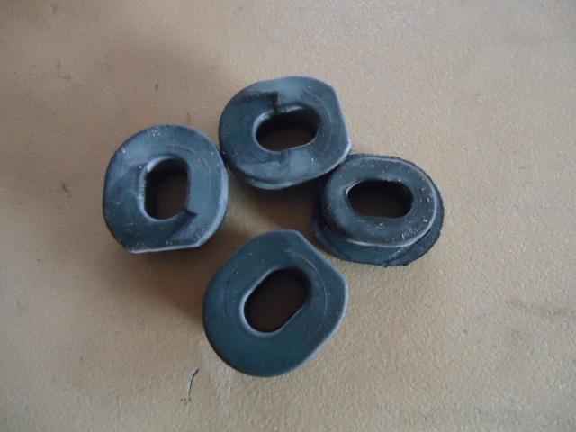 2001 triumph tt 600 rear back tail fairing rubber tab inserts grommets