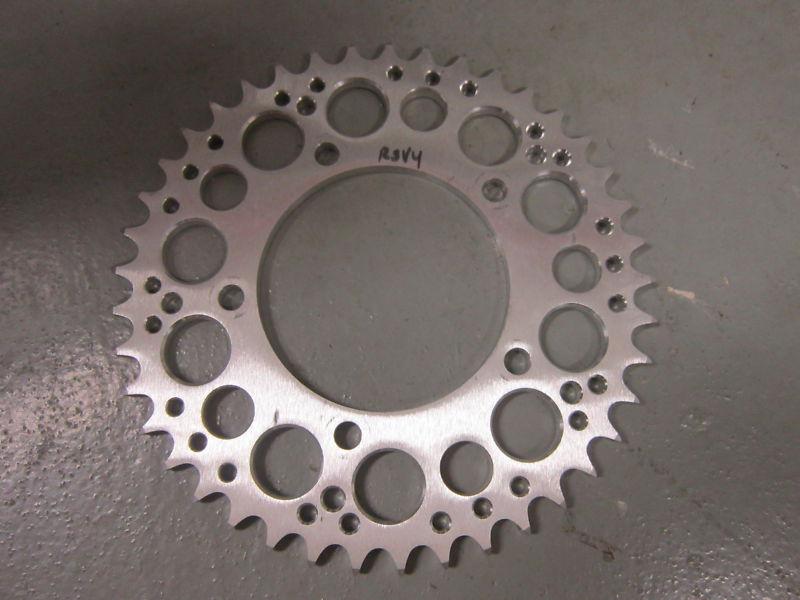 Aprilia rsv4 sprocket specialist 525 aluminum sprocket