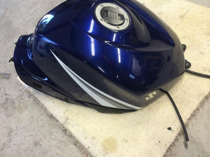 05-06 suzuki gsxr 1000 gas tank fuel oem  blue in very good shape one small dent