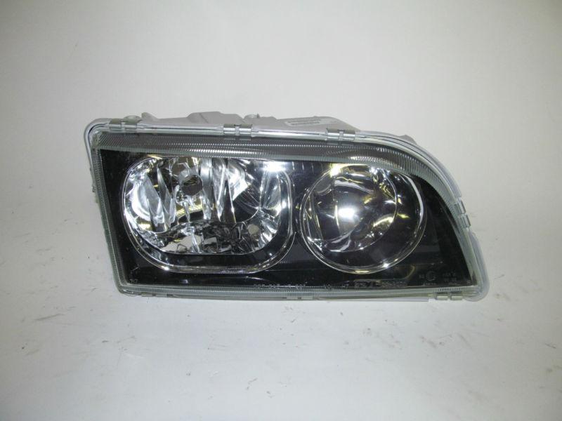 00 01 02 03 04 volvo v40 right headlight nice!