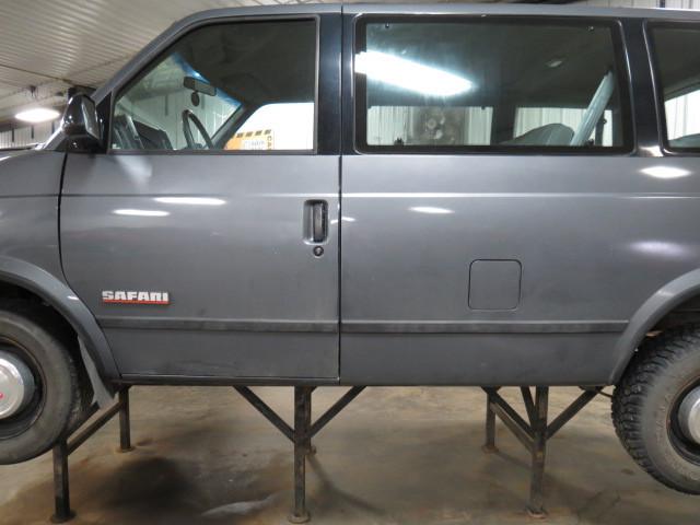 1989 gmc safari van 97459 miles front door left 2385709