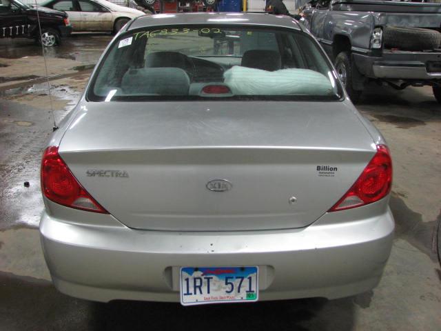 2002 kia spectra center trunk tail light right