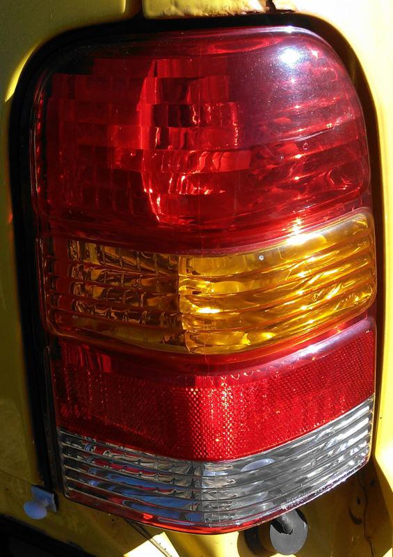 Oem 2001-2007 ford escape driver's side tail light 01 02 03 04 05 06 07