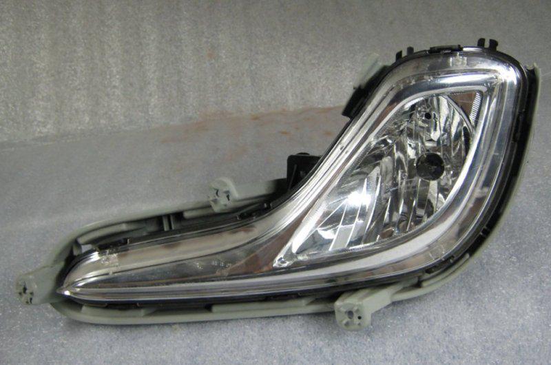 Hyundai accent left fog light 12-13 oem drivers side