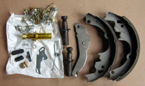 Pair brake shoes chevy s-10 plus other misc brake parts