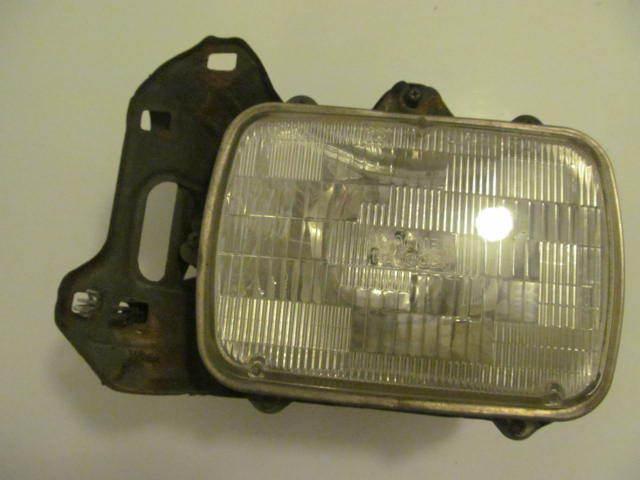  1981 toyota corolla liftback 1.8 front  left side  light assembly 