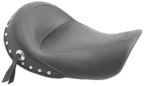 Mustang studded solo seat 76106