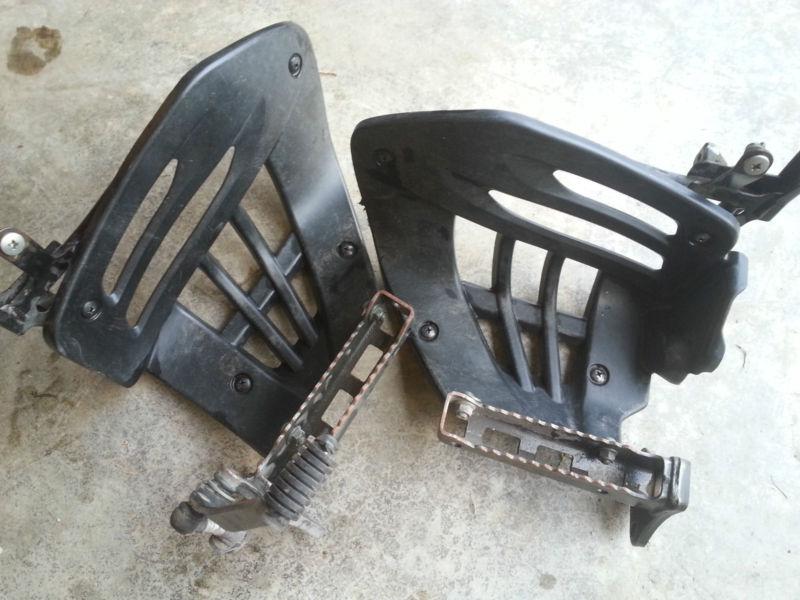 Yamaha raptor foot pegs (l&r)