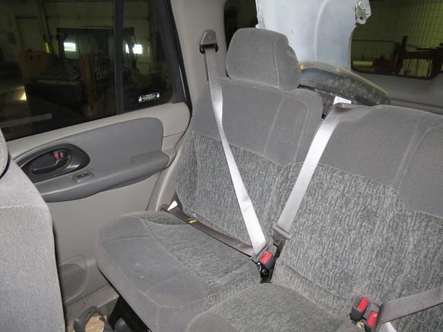 2002 chevy trailblazer rear seat belt & retractor only rh passenger gray