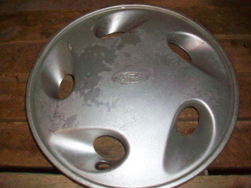 * 15 inch factory hubcap - ford areostar / 1988-1996 / silver