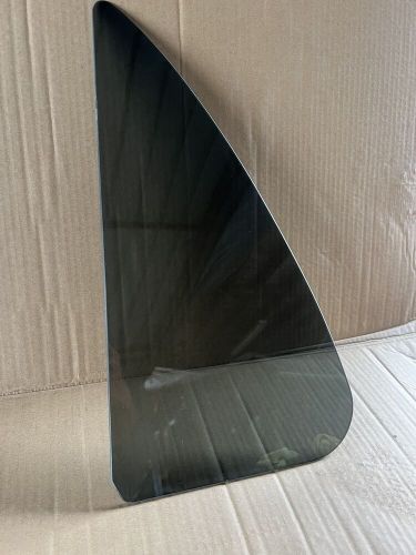 Fits 1996-2002 toyota 4runner driver side left rear vent window glass oem