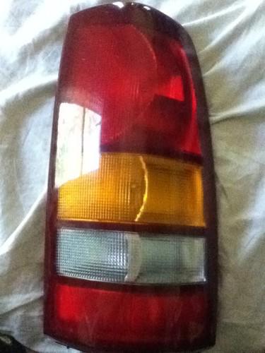 99-02 gmc sierra 2500hd passenger side (r) tail light