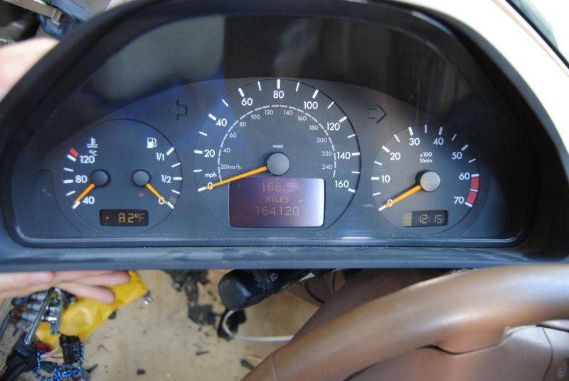 2001 mercedes e320 speedometer, instrument cluster ,164k, no missing pixels