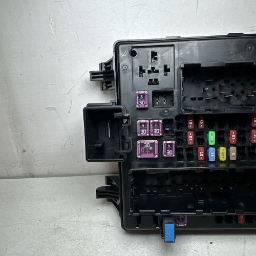 18-20 chevrolet traverse rear compartment fuse box 84281614 junction 425-11b5 sp