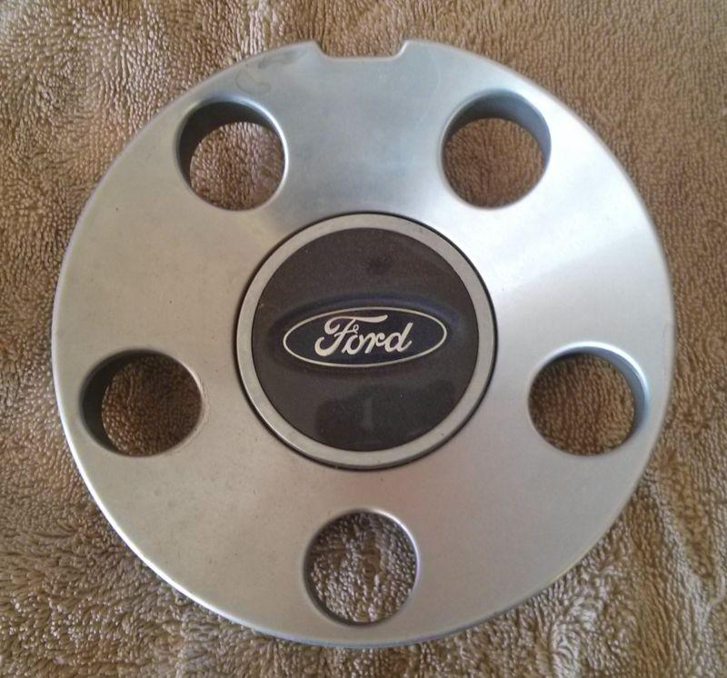 (1) 2005 ford mustang gt center cap wheels rims center caps