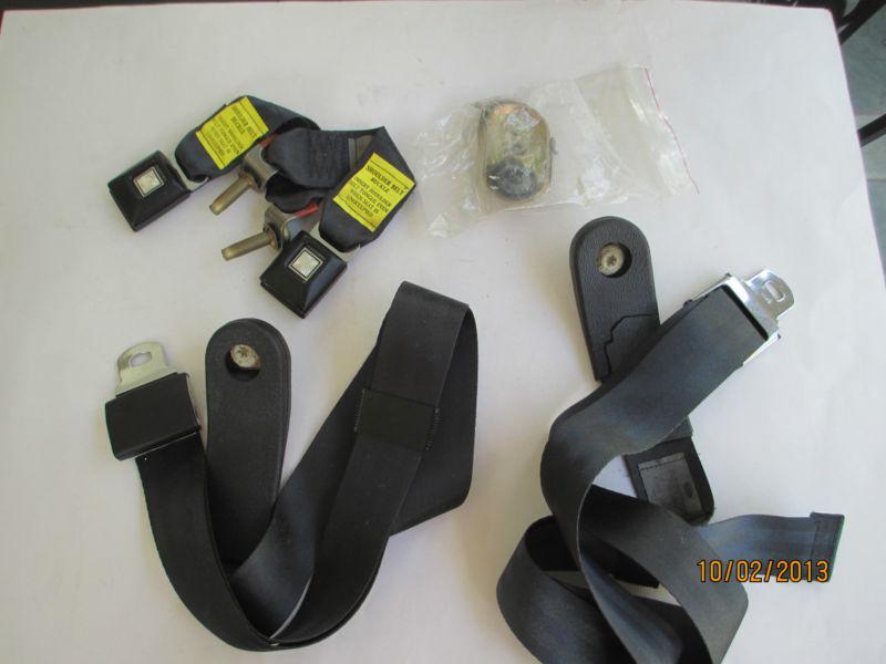 Ford rear seat occupant restraint system for crown victoria station wagon