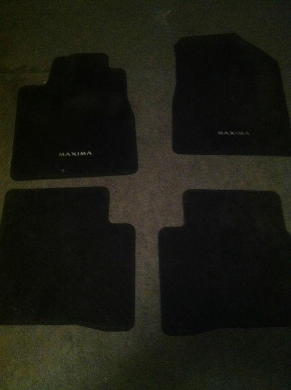 2004-2008 black nissan maxima floor mats