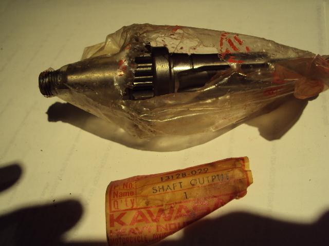 Output shaft    kv75 mt1 kv-75 mt  13128-029   kawasaki nos