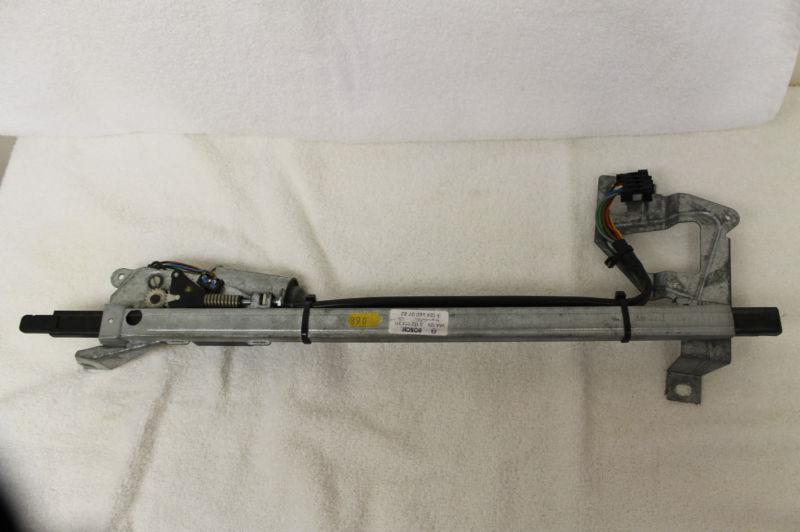 1985-1996 mercedes w124 model lh seatbelt retractor arm 1248600782