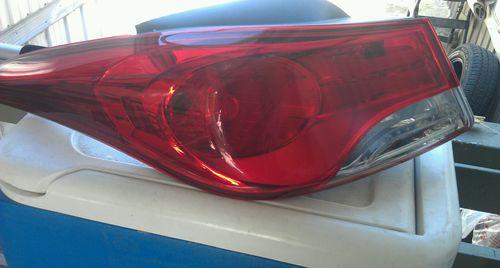 2011-2013 hyunday elantra left/driver side tail light genuine 