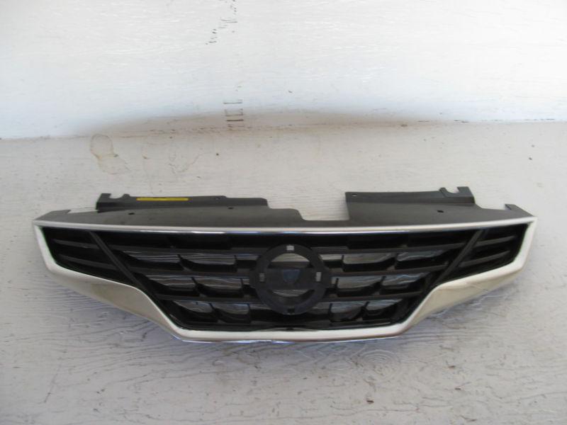 Nissan altima sedan grille 2009-2011