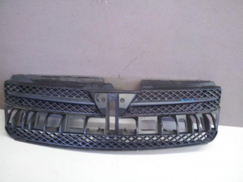 2004-2005 toyota sienna radiator grille 53111-ae010 