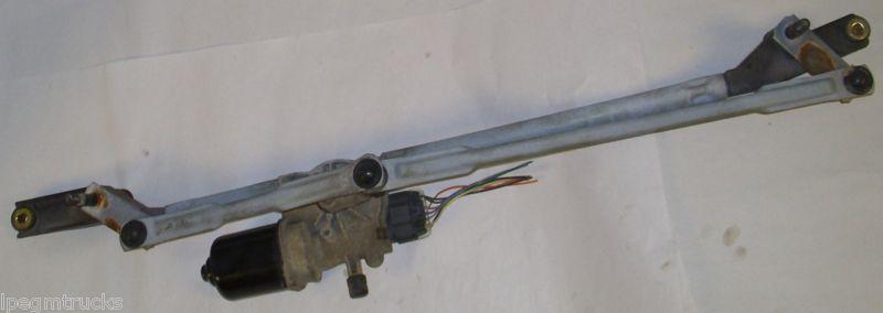 2002 chevy trailblazer ls 4d 4.2l windshield wiper motor with govenors and links