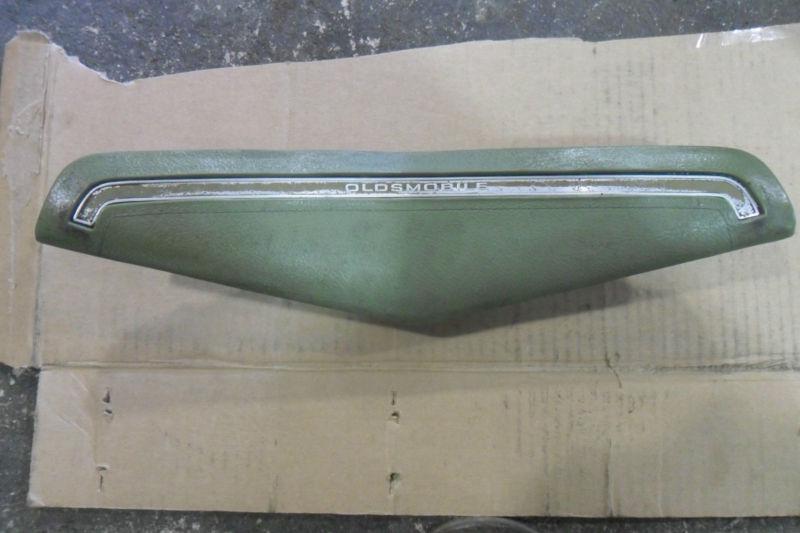 1969 oldsmobile olds cutlass steering wheel center/horn/button