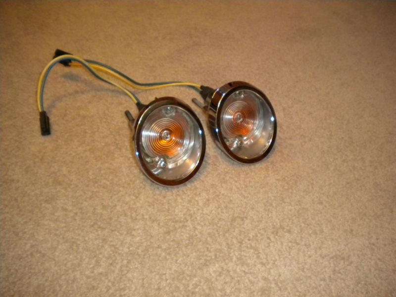 A set of parking lights for 1965 cutlass,442,f85 (excellent condition)