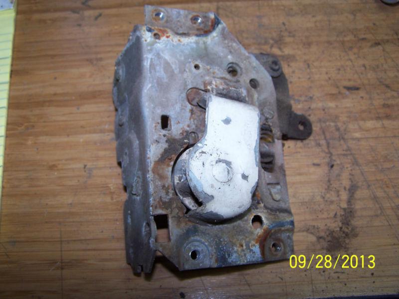 1957 chrysler imperial 4 door right rear door latch