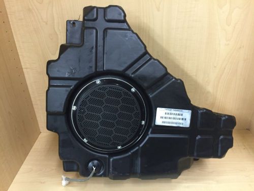 Jeep grand cherokee 11-15 oem subwoofer and sub woofer encloser p/n 05064610a