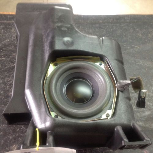 2005 cadillac srx bose subwoofer.