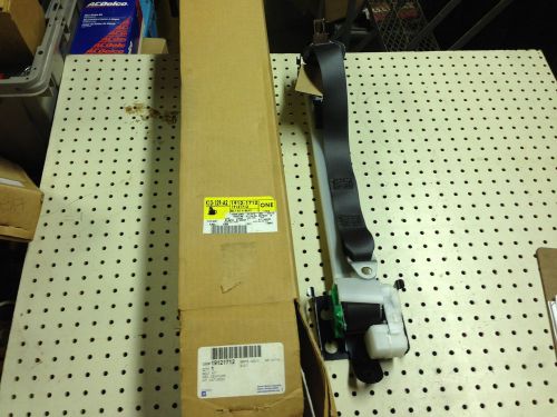 Nos new oem 99-02 chevrolet truck_avalanche_escalade seat belt 19121712 00 01