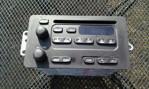 Chevy malibu cd player radio  oem 2003