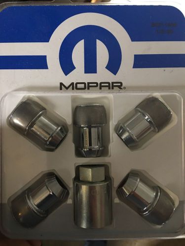 82211405 jeep wrangler liberty oe mopar locking lug nuts new 20x1/2 !!!!