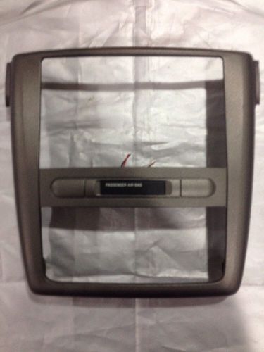 Radio bezel 2006 cobalt p/n: 15274808 r244545 dark gray