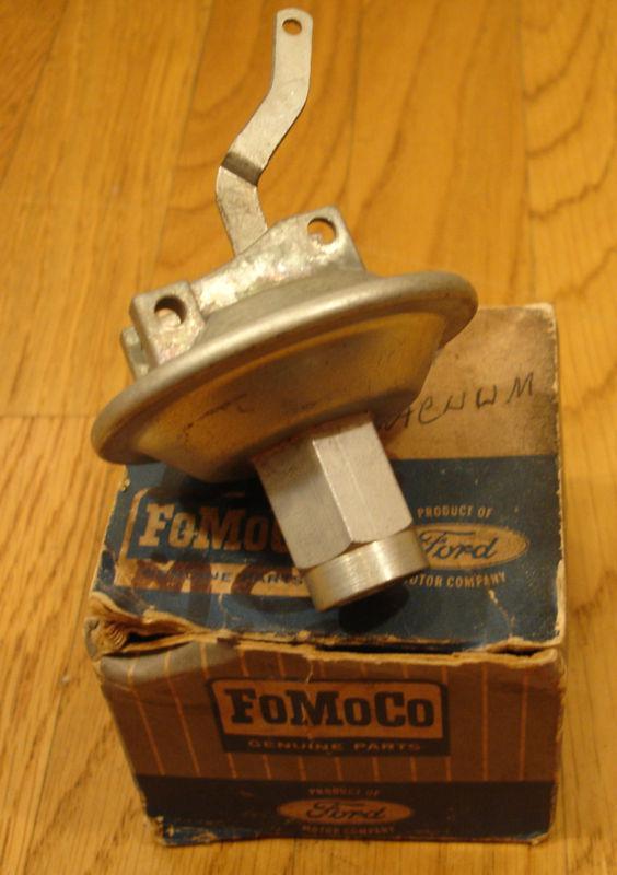 Rare nos ford distributor vacuum advance fits 1957 thru 1964 v8 dog leg style