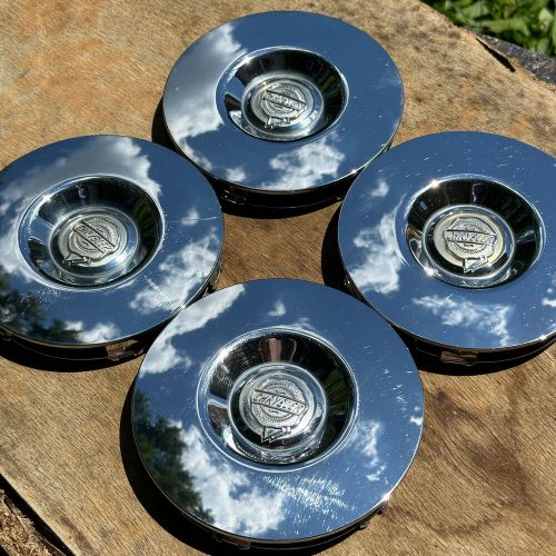 Chrysler 300 center cap set (4 pieces) 2000-2000 part number 04895891ab s2