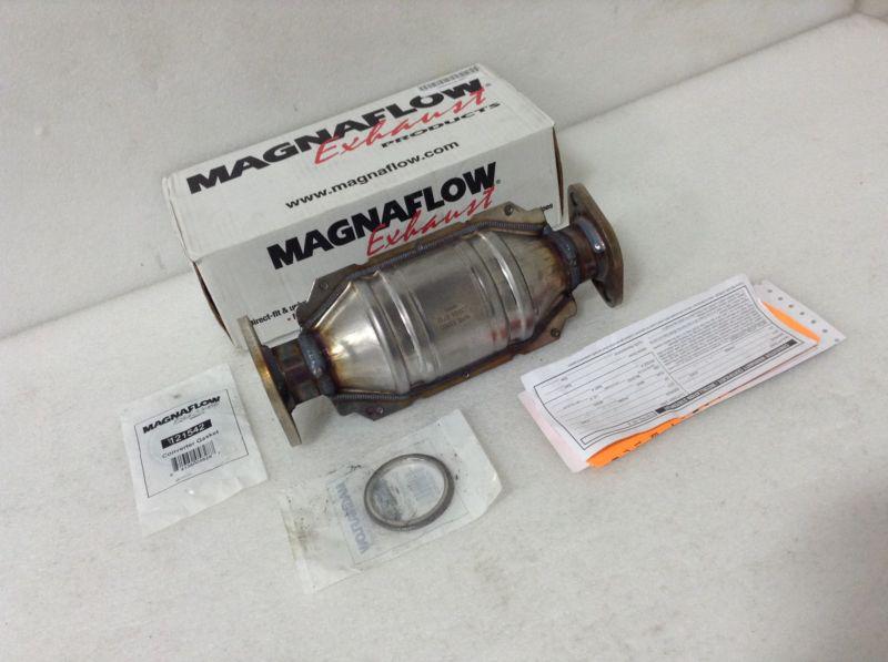 Magnaflow 23886 direct fit catalytic converter (non ca) b-73