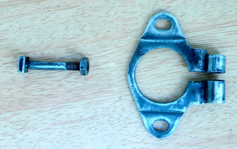 Mg - distributor mounting clamp