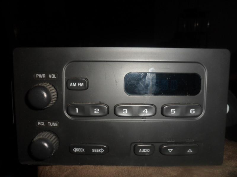 (r454)  04 05  06  chevy silverado   radio    am fm   15131157