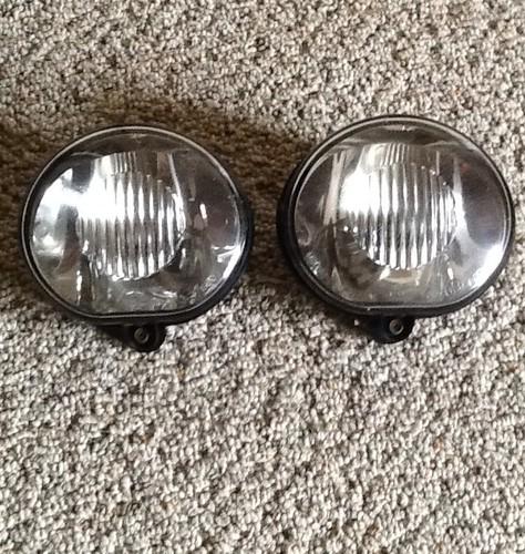 Pair of fog lights/driving for 1996 - 2000 chrysler sebring convertible