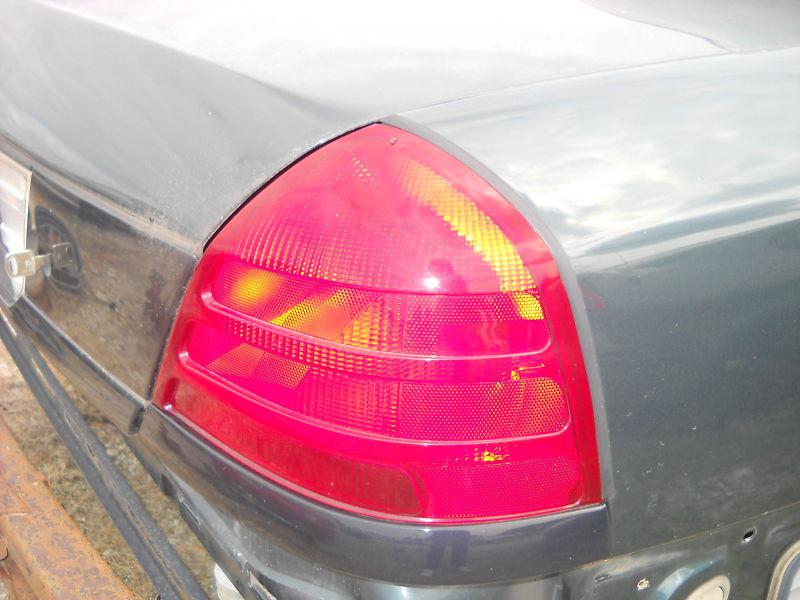 2000-2011  ford crown victoria right taillight all red lens,2 bulbs,painted trim