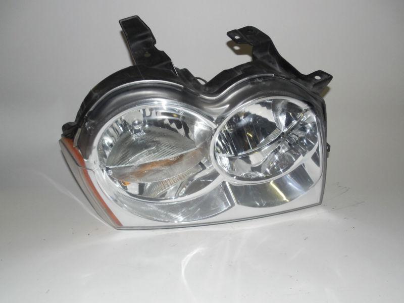 05 06 07 jeep grand cherokee oem right headlight nice!