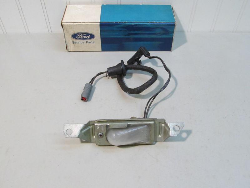 Nos 1974,1975,1976 ford ltd, custom 500 license plate light assembly