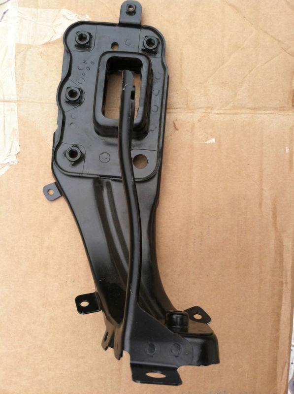 Mercedes w211 w219 e320 e350 cls500 cls550 bumper support console right front