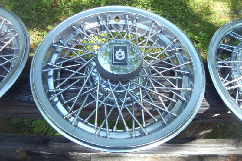 Oe 15 inch wire wheelcover, 81-84 olds98,84-85 delta88,85-89 custom cruiser#4089