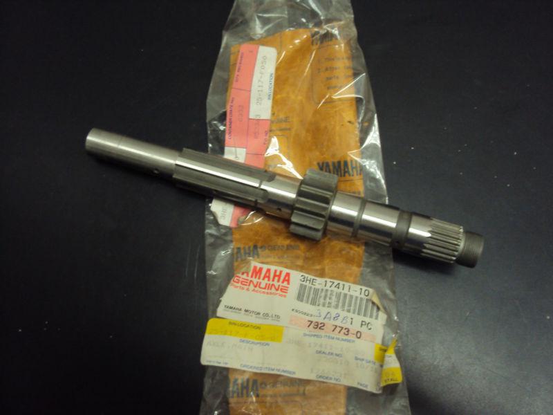 Yamaha, pn 3he-17411-10-00 axle,main,1991-1999 fzr600 models