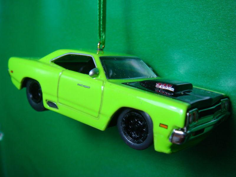 1970 '70 plymouth road runner roadrunner green christmas tree ornament