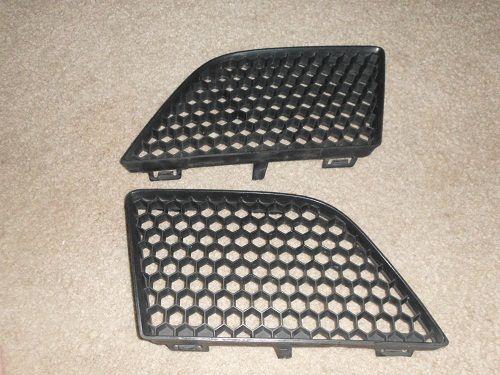 2001-2005 pontiac aztec front bumper grill insert both left and right